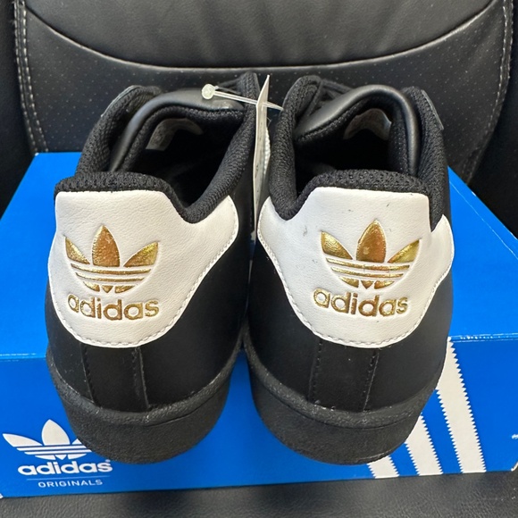 NIB! Adidas B23642 Superstar Black/White Shell Toe Sneakers Junior US5/ EU 37 1 - Picture 5 of 9